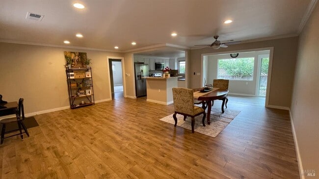 Building Photo - 2 Fallgreen Ct