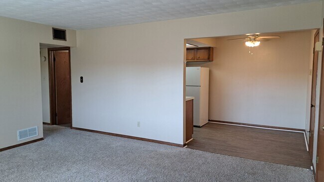 Building Photo - 805 Mitchell Ave