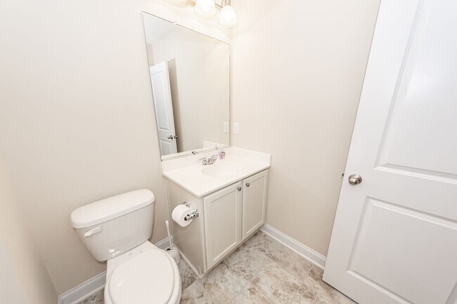 Building Photo - 4 Bedroom 3.5 Bath Townhouse in Kingsbridge at Park West - Mt Pleasant