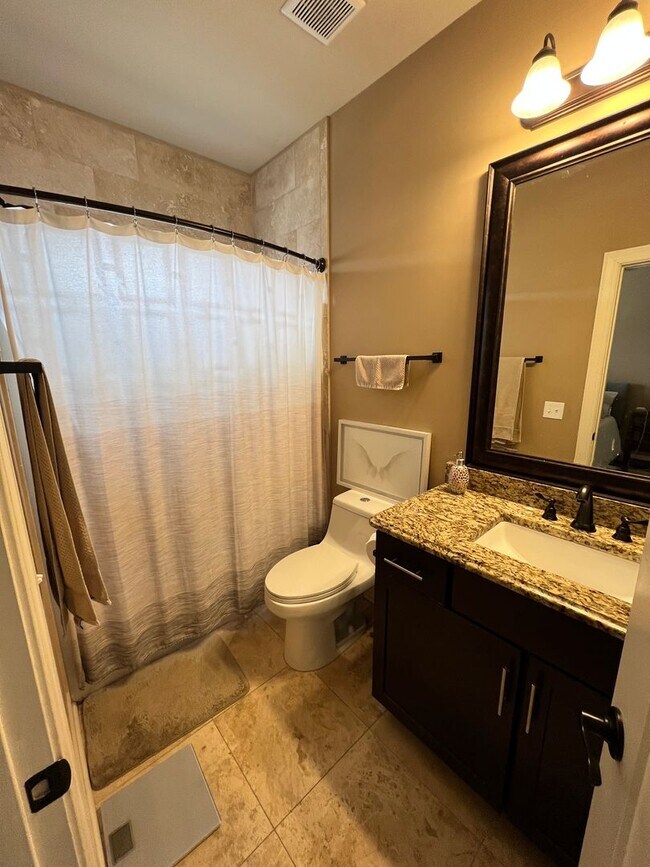 Building Photo - Parkview Condo- Unit H