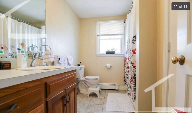 Building Photo - No Brokers Fee, Pets Friendly, In-Unit Washer and Dryer, Easy Street Parking