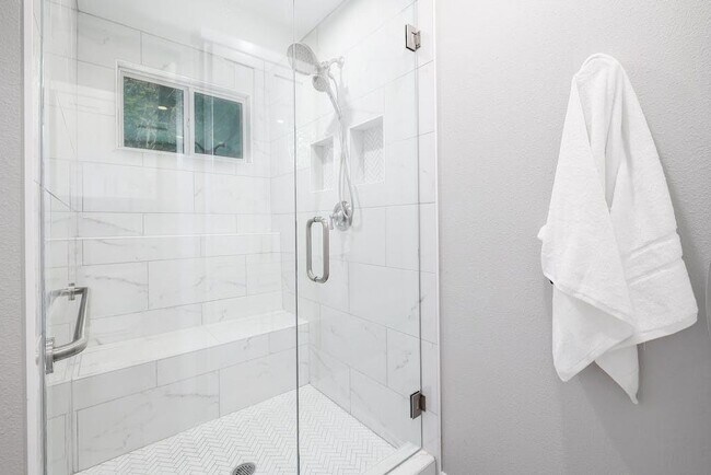 Building Photo - 10408 Double Spur Loop