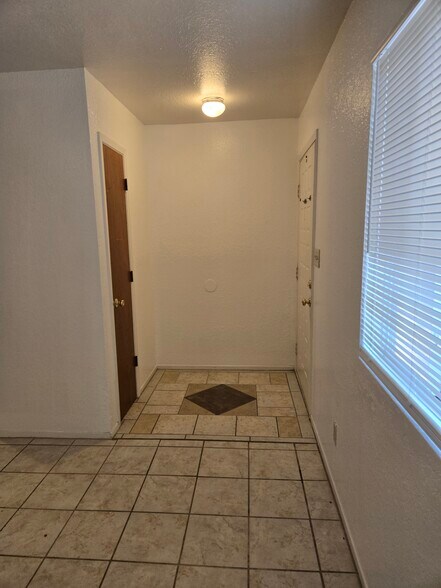 Building Photo - 5076 Inspiration Ln
