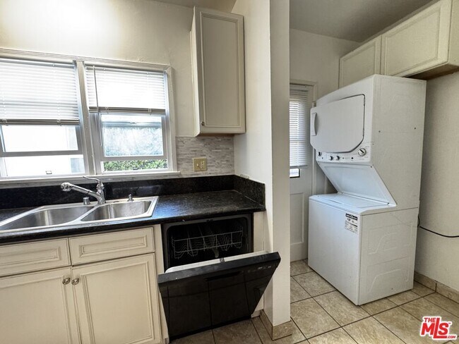 Building Photo - 1242 Edris Dr