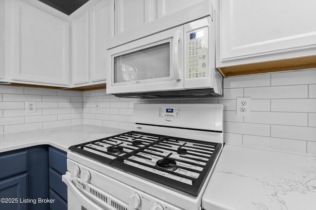 Building Photo - 11001 Bay Run Dr