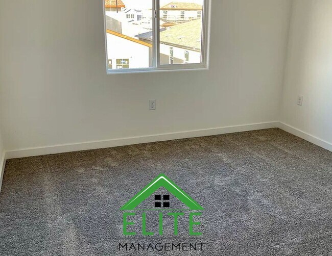 Building Photo - Impeccable 3-Bedroom, 2-Bath Home in the H...