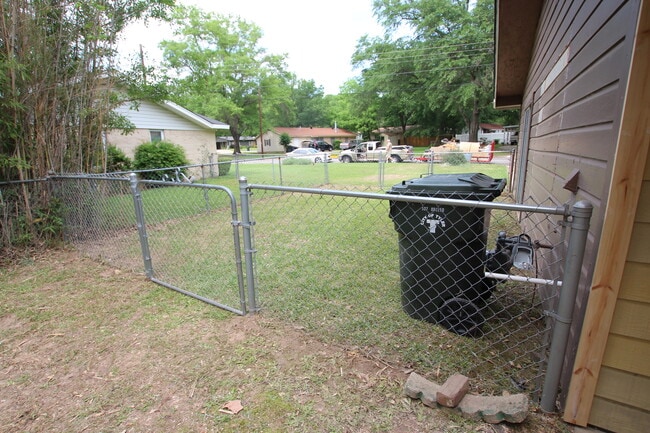 Building Photo - Lease Takeover Opportunity Available! 3 be...