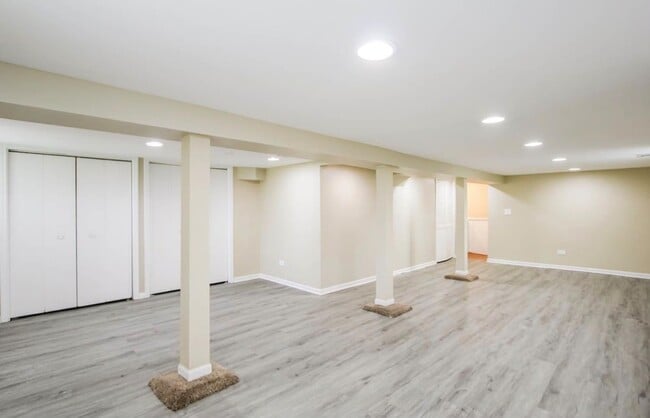 Building Photo - 2418 N 75th Ct