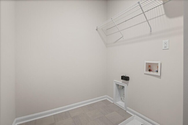 Building Photo - 6918 Sanguine Ter