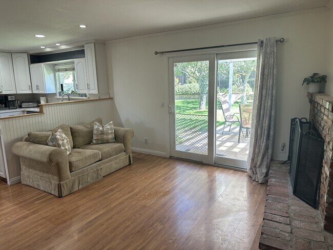 Building Photo - 494 Scandia Dr