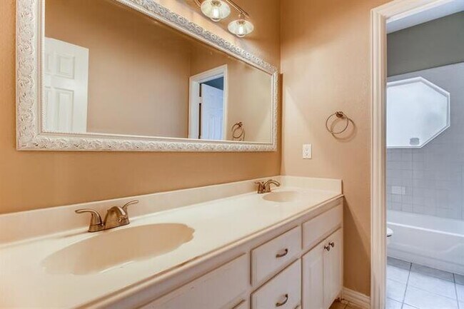 Building Photo - 1150 Retama Park Dr, Terrell, TX, 75160