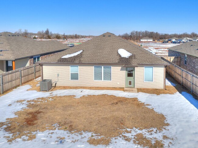 Building Photo - 10044 SW 40th St