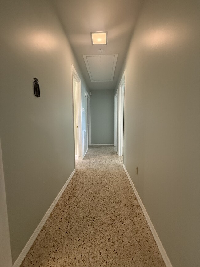 Building Photo - 2803 Smilax Ave