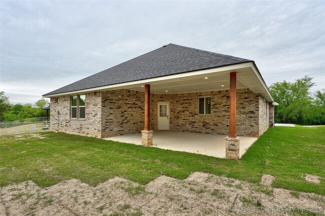 Building Photo - 6961 River Oak Dr