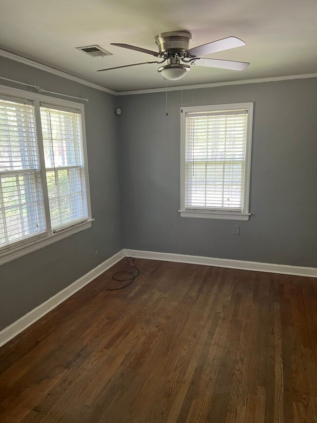 Building Photo - 3 bed, 1 bath near the University of Memphis