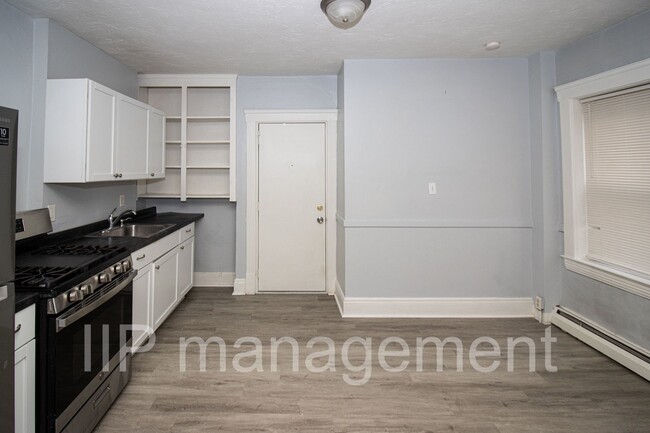 Building Photo - Cute and clean 1 bedroom unit in the heart...