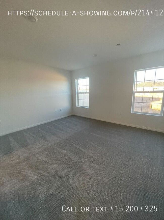 Building Photo - Gorgeous Brand New built - 3 bedroom & 2 b...