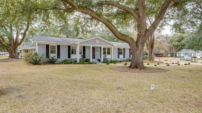 Primary Photo - 3 Bedroom 3 Bath House in Parish Place - M...