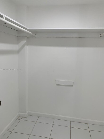 Building Photo - 2859 Leonard Dr