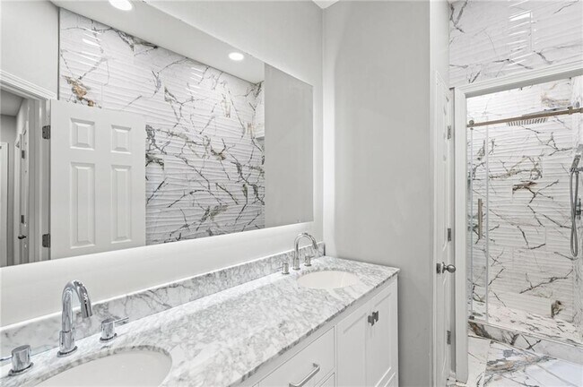 Building Photo - 11355 Vedrines Dr