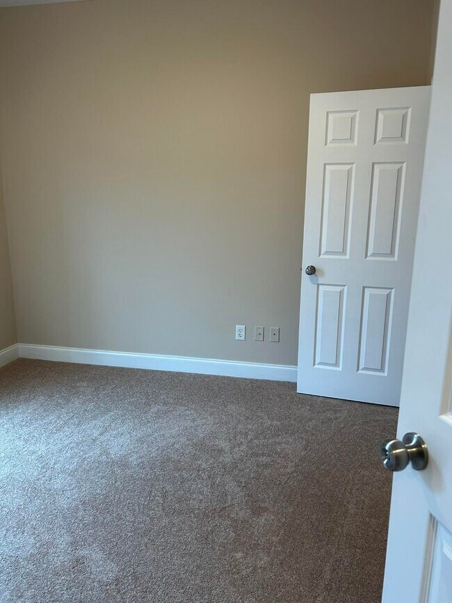 Building Photo - 3421 Beacon Dr