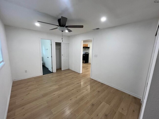 Building Photo - 2908 Cunningham Dr