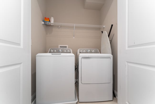 Building Photo - 115 E Concord St