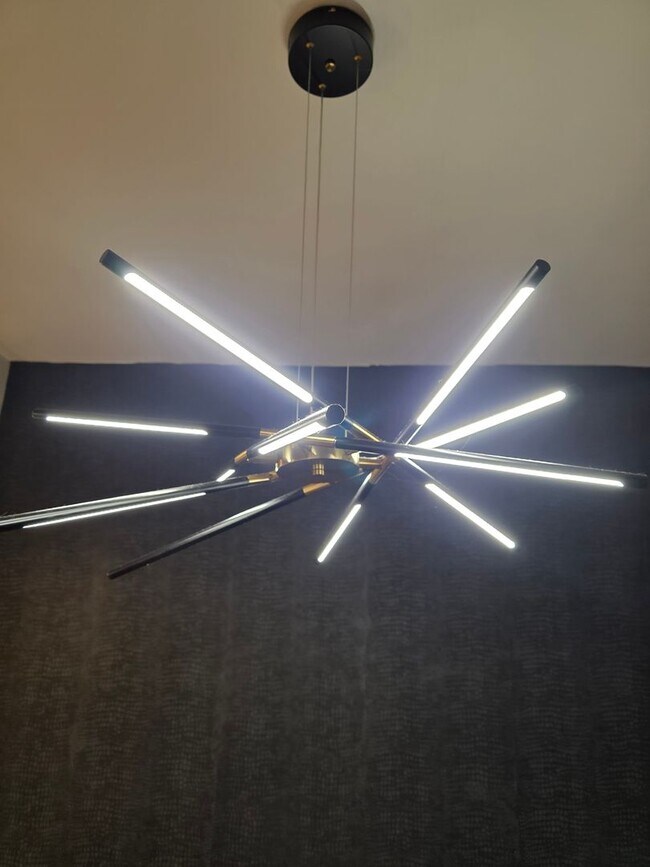 Building Photo - Large 3 Bedroom Townhouse in South Nashville