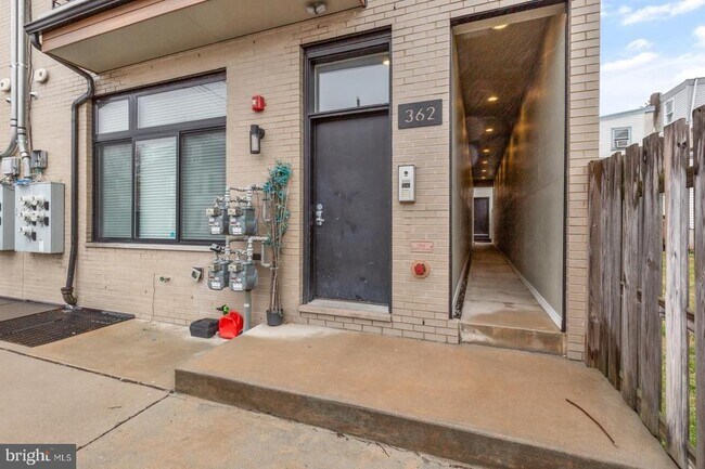Building Photo - 362 Monastery Ave