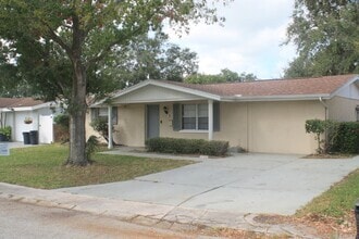 Building Photo - Updated 3 bed 1.5 bath in New Port Richey