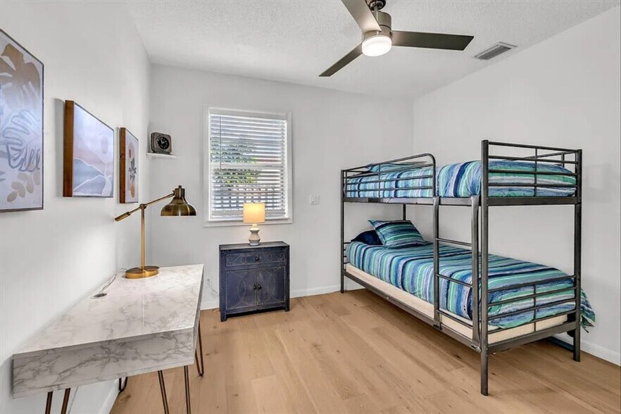 Building Photo - 1684 SE 10th Ave