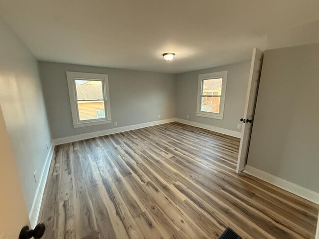 Building Photo - 127 4th St