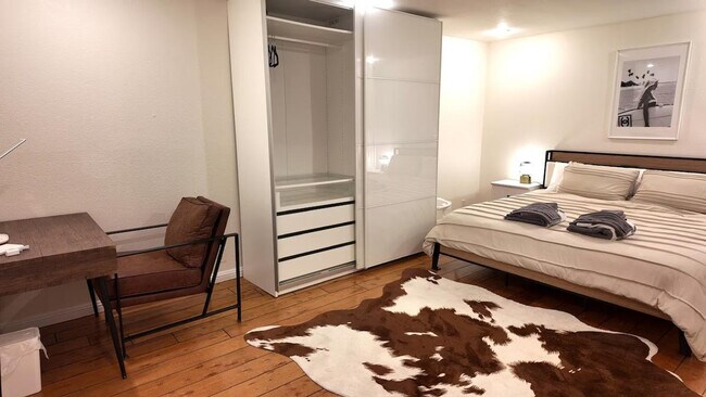 Building Photo - 6505 Skyfarm Dr