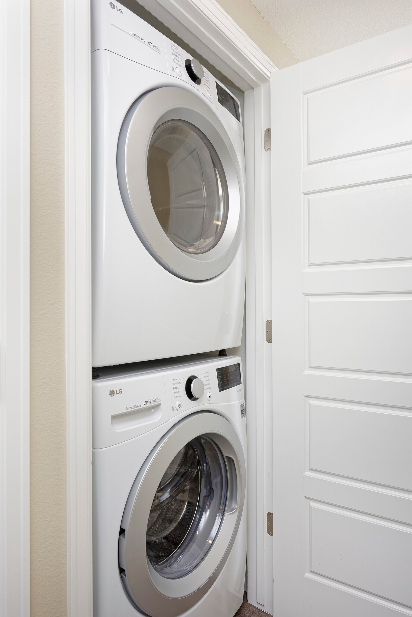 In-unit washer and dryer - 915 Clarkson Street