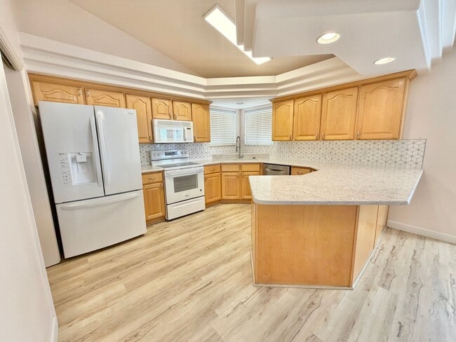 Building Photo - 498 N 300 W