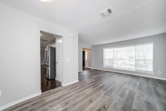 Building Photo - 9934 Totem Trail