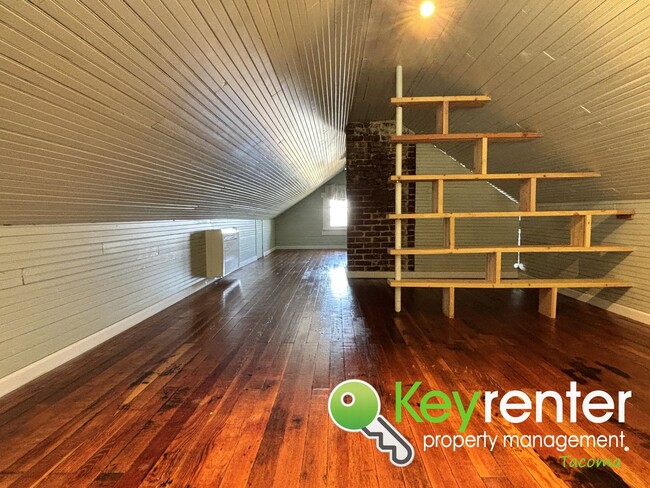 Building Photo - Stunning 2-Bedroom Tacoma Home with Dash P...