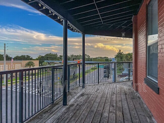 Building Photo - 11 N Central Ave