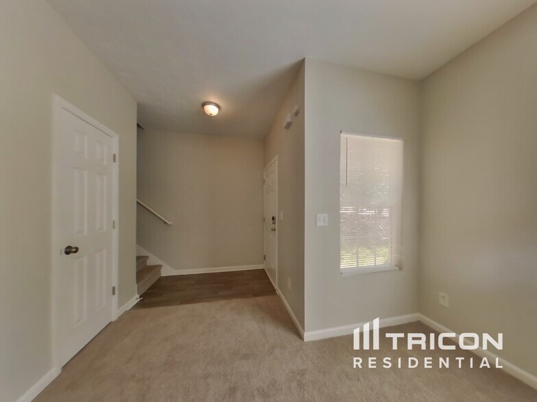Building Photo - 2300 Marlin Dr