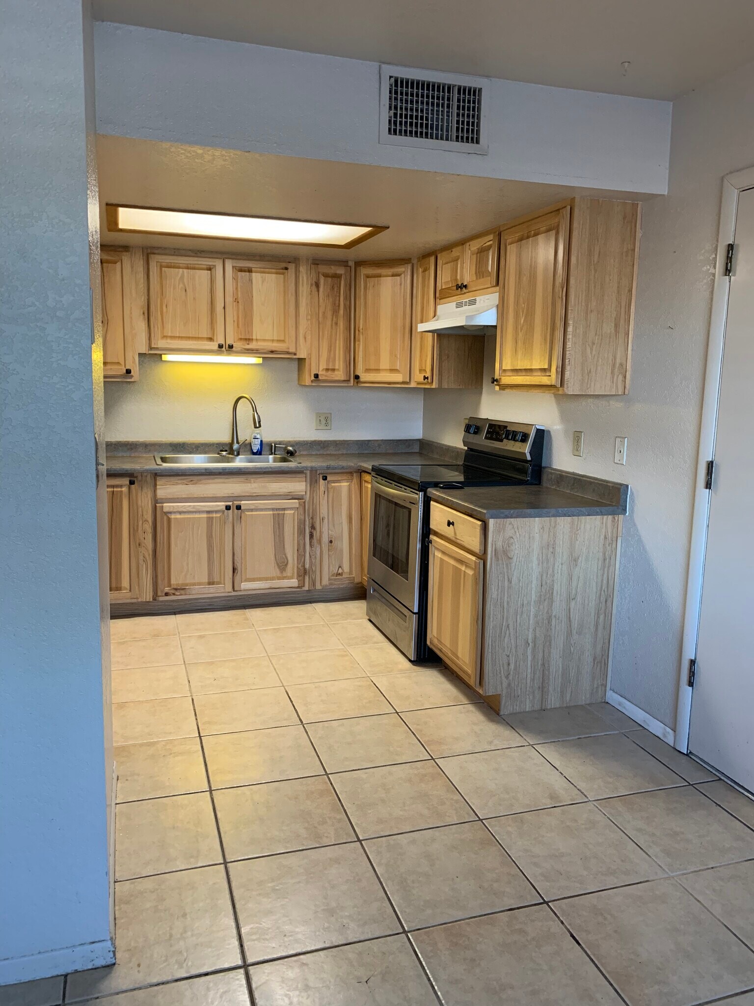 Building Photo - 2446 S High View Cir