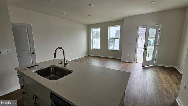 Building Photo - 253 Talucci Dr