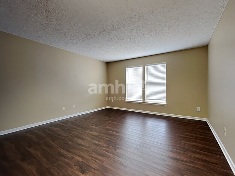 Building Photo - 581 Indian Lake Dr