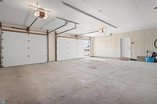 Building Photo - 752 Cathy Dr W