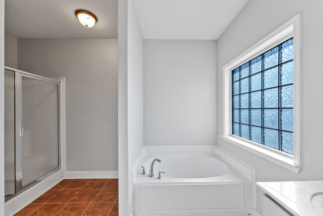 Building Photo - 3028 Greenway Cir SE