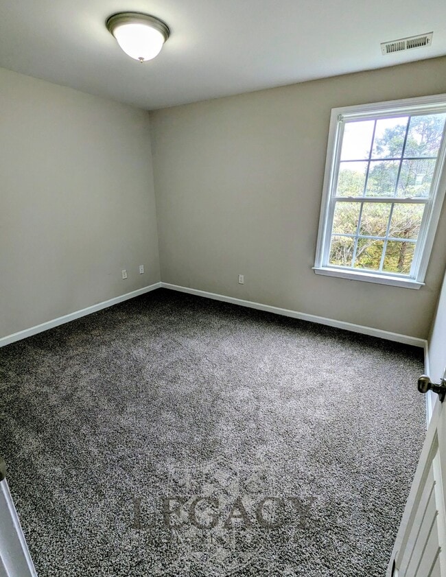 Building Photo - 612 Pippin Dr