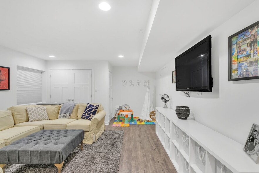 Building Photo - 1206 Clear Springs Dr