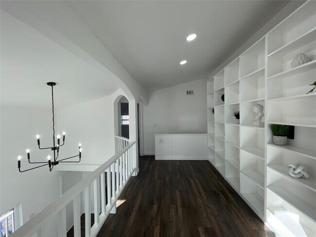 Building Photo - 1031 15th St