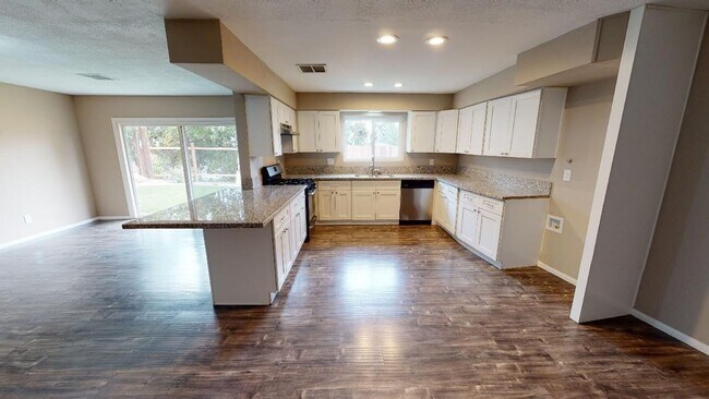 Building Photo - Available now! Awesome 4/2 Single Story home in the heart of Loma Linda for Lease!