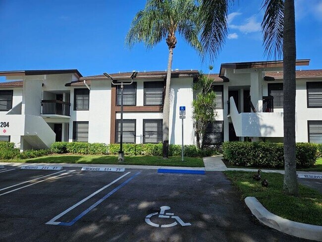 Primary Photo - 204 Lake Pointe Dr