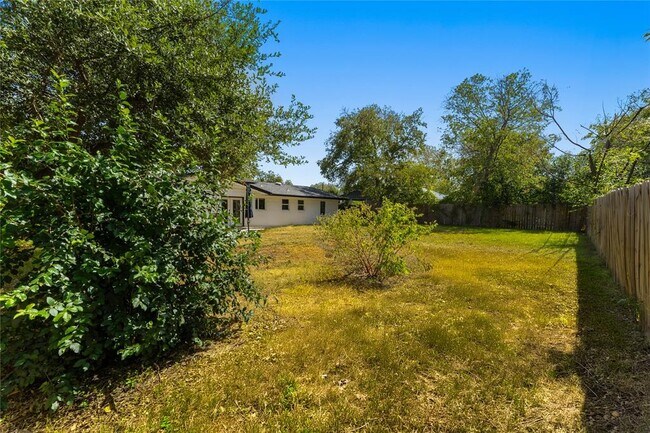 Building Photo - 1211 Sahara Ave